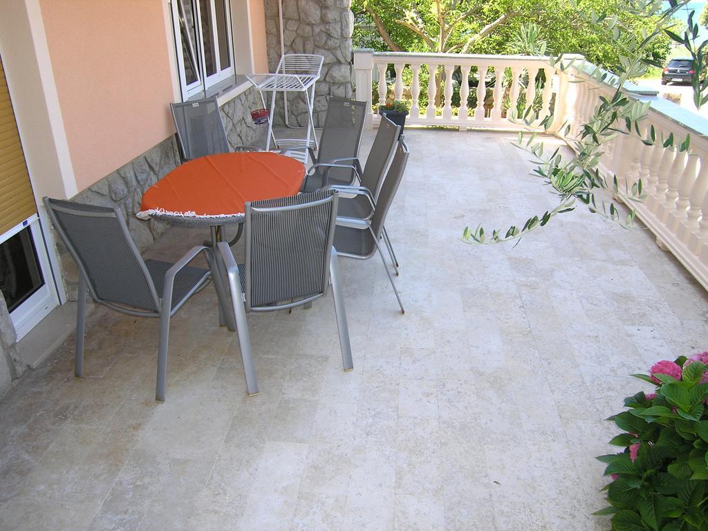 Apartment Julija Krk Town Exterior photo