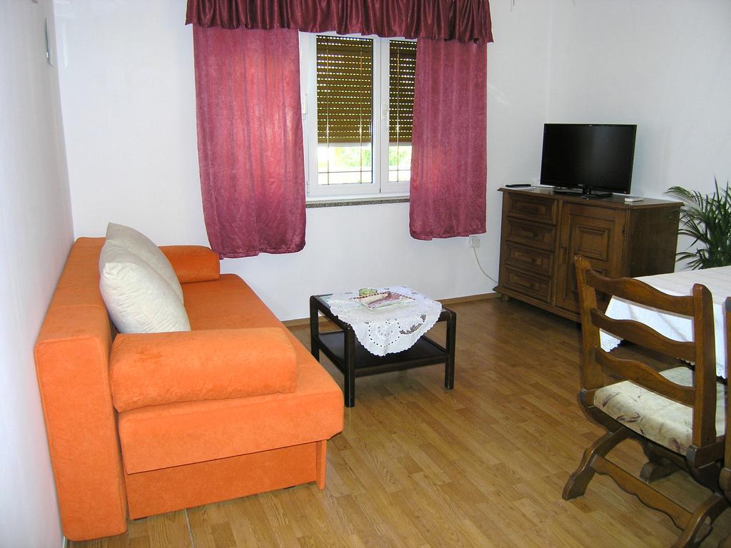 Apartment Julija Krk Town Exterior photo